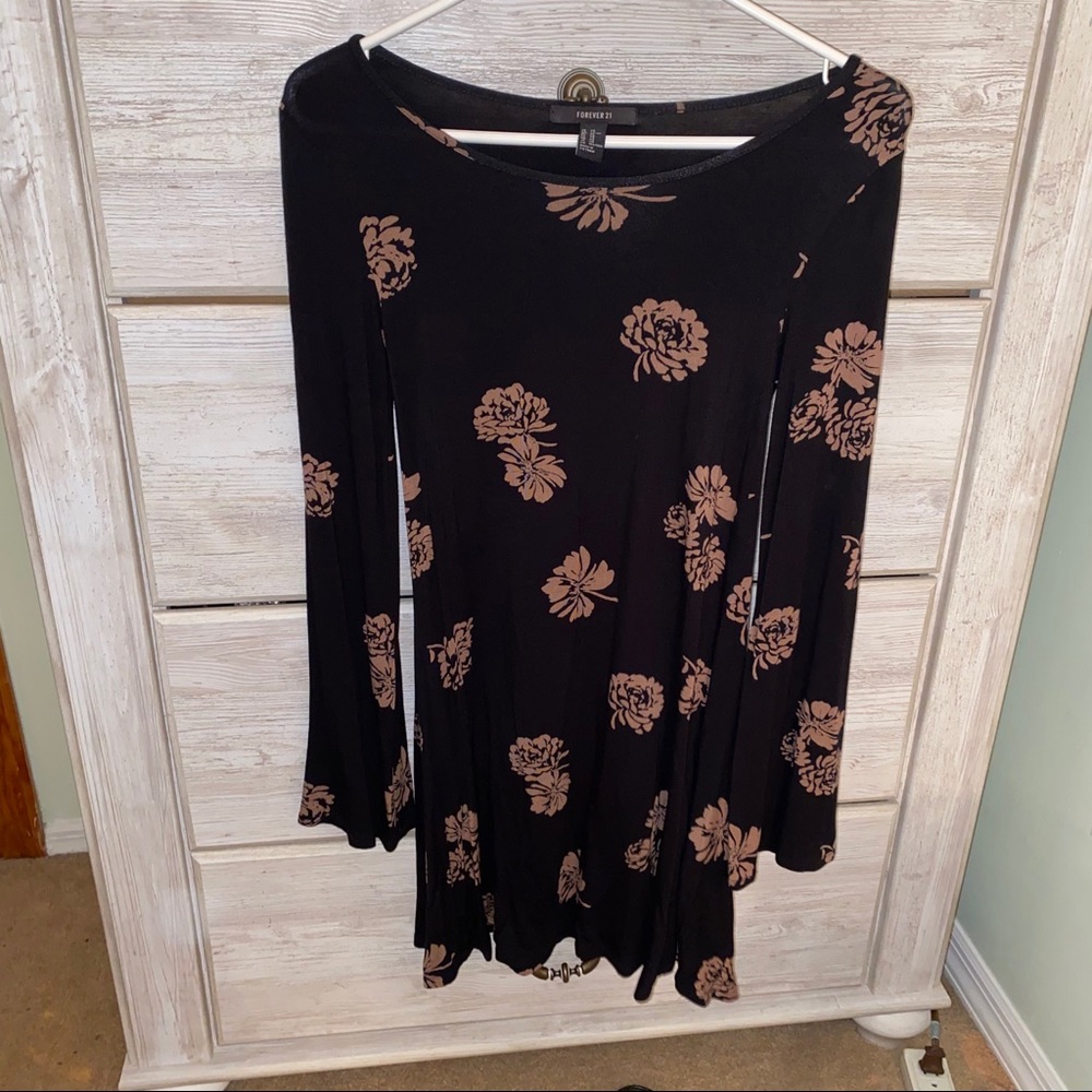 Floral bell sleeve dress